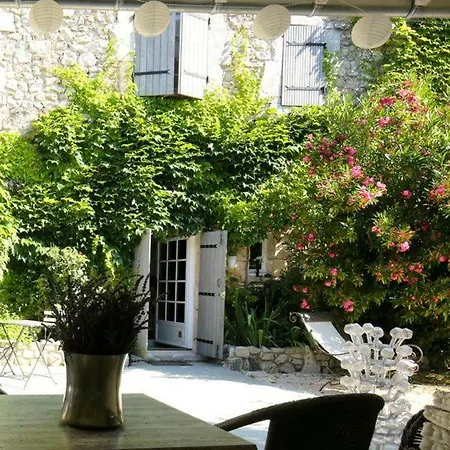 La Bastide De Lussan Hébergement de vacances *