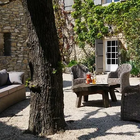 La Bastide De Lussan Hébergement de vacances *