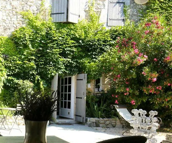 La Bastide De Lussan بيت للعطل *