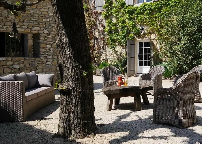 La Bastide De Lussan بيت للعطل *